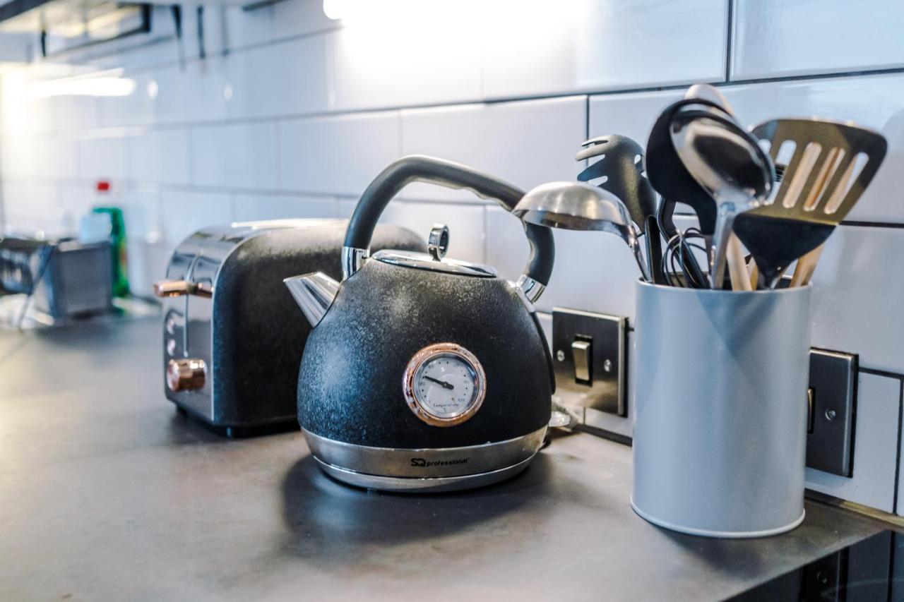 Hilltop Serviced Apartments - Ancoats Manchester Buitenkant foto