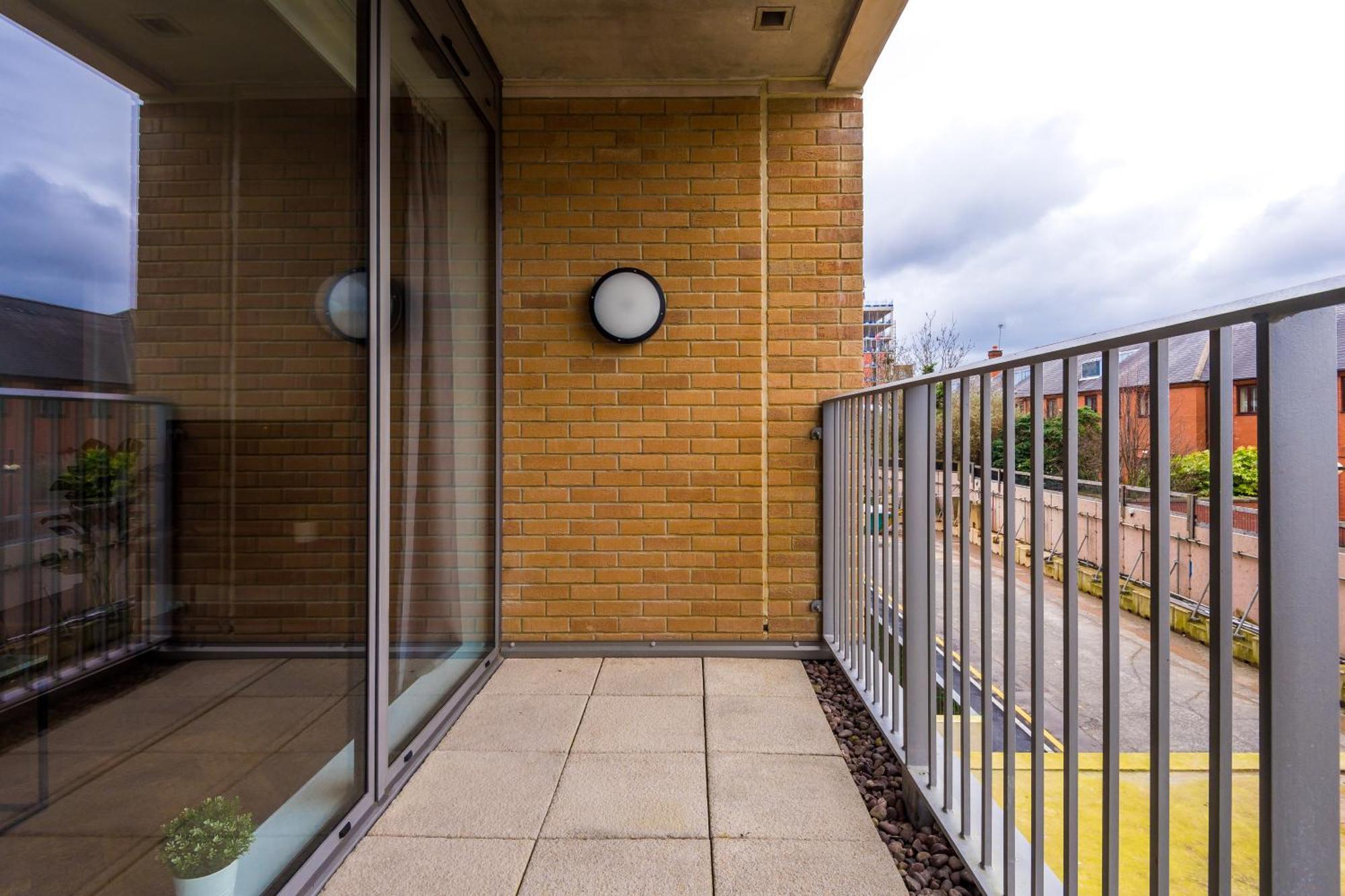 Hilltop Serviced Apartments - Ancoats Manchester Buitenkant foto